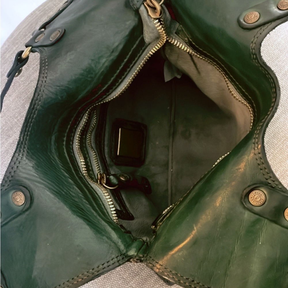 Campomaggi BottleGreen Mamoré Leather Handbag
Italian designed - Picture 7 of 11